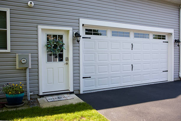 24/7 Emergency Garage Door Panel Replacement experts in Tremont, PA